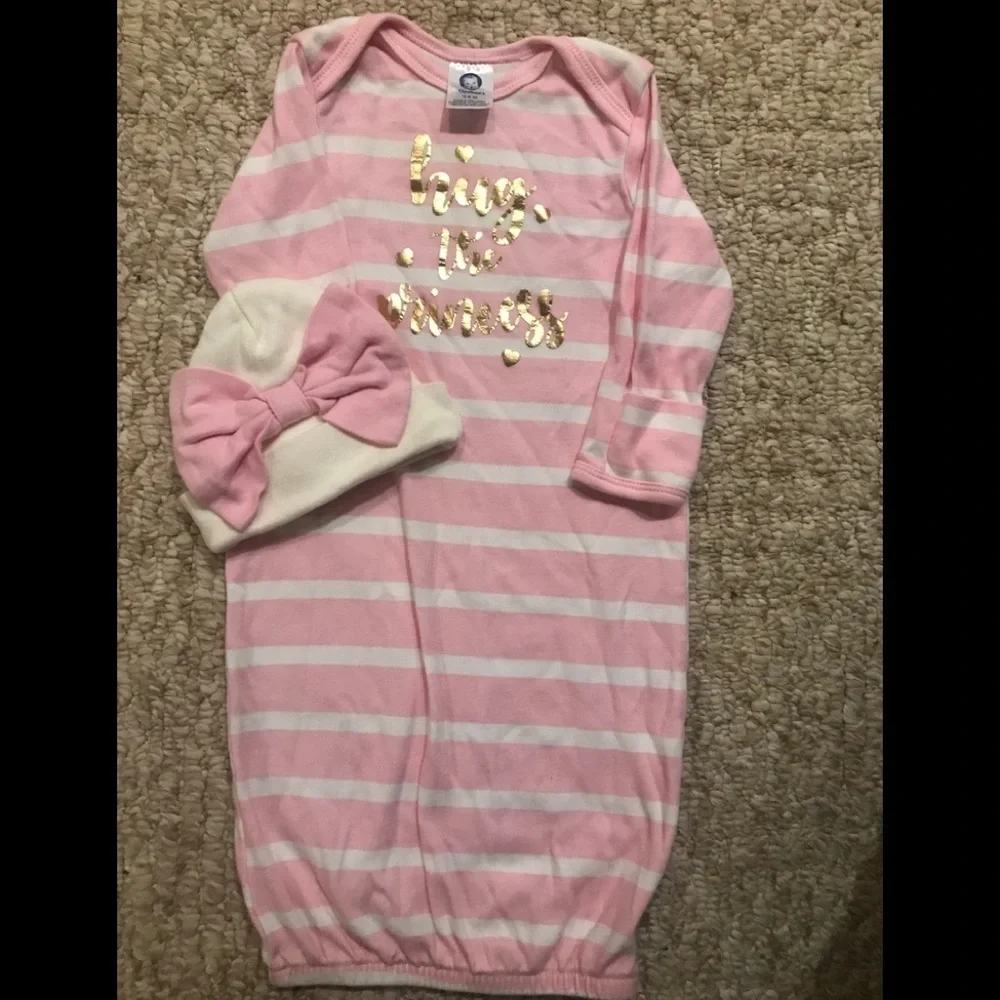 Adorable Pink Hug the princess Baby Gown & Bow Hat